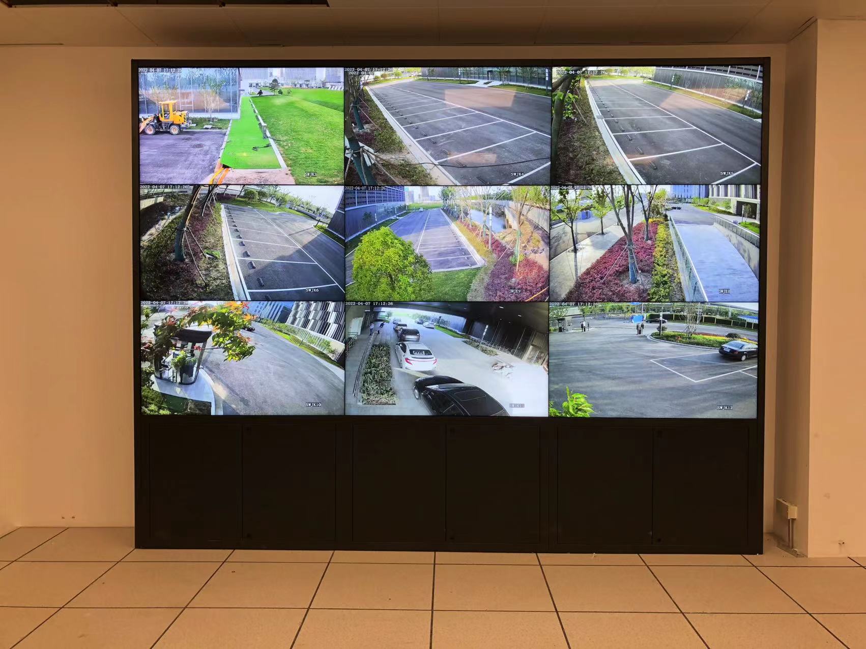 南京洛霖打造南京江北新区某信息中心监控室55寸17mm拼缝液晶拼接屏33